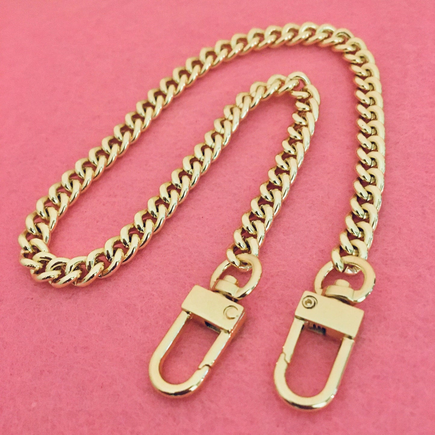 Mini Curb 7mm Bag Chain Light Gold