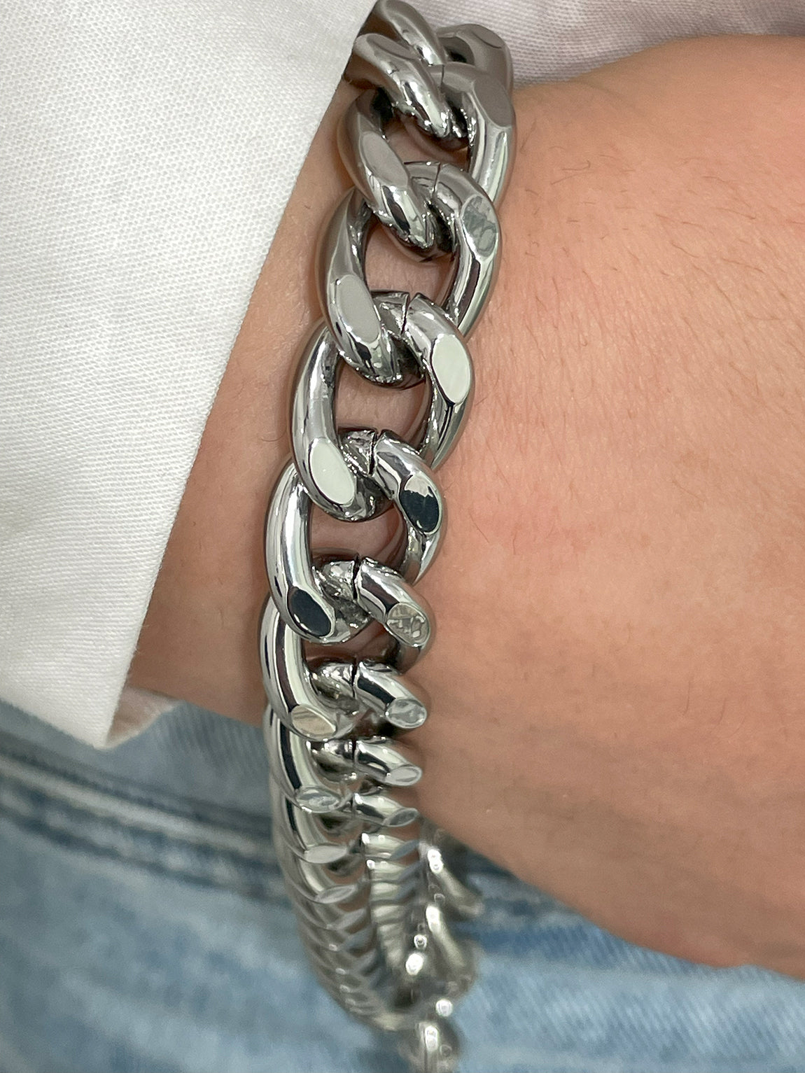 Chain Wristlet Gold (12mm) Light Curb