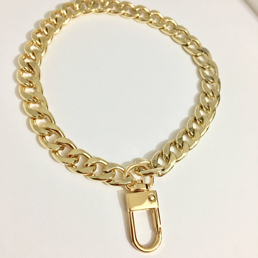 
                  
                    Chain Wristlet Gold (9mm) Curb
                  
                