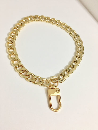 Chain Wristlet Gold (9mm) Curb